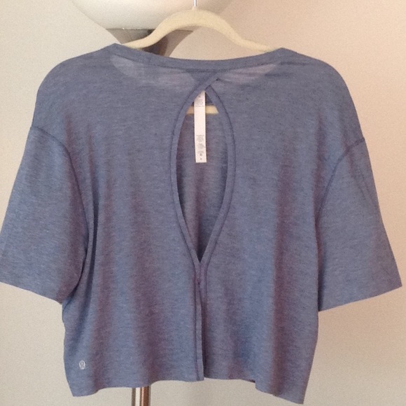 🔥🔥🔥Lululemon - Dusty Blue Cropped Top - Picture 2 of 8